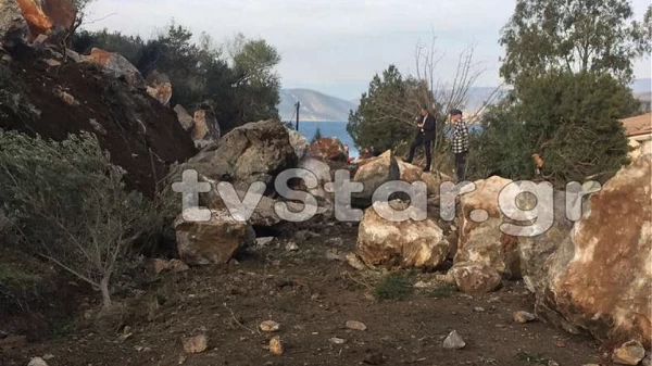 Μεγάλη κατολίσθηση στη Βοιωτία – Ξεκόλλησαν βράχοι μεγέθους φορτηγού! (εικόνες)